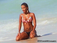 Girl poses for pics at the beach – GNDBeachVideos