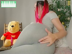 Red teen 18+ masturbate in yoga pants