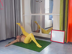 Regina Noir In Yoga In Yellow Tights Doing Yoga In The Gym. A Girl Without Panties Is Doing Yoga. 2