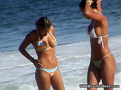 Two beauties at the beach – GNDBeachVideos