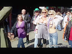 Two Step moms flash at mardi gras – GNDPartyGirls